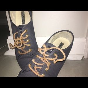 Navy blue Sperrys